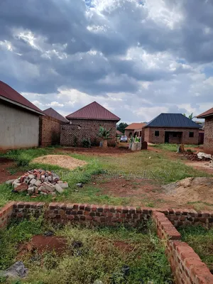 35ft by 35ft Wanyange Jinja City Plot on Quick Sale