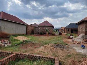 35ft by 35ft Wanyange Jinja City Plot on Quick Sale