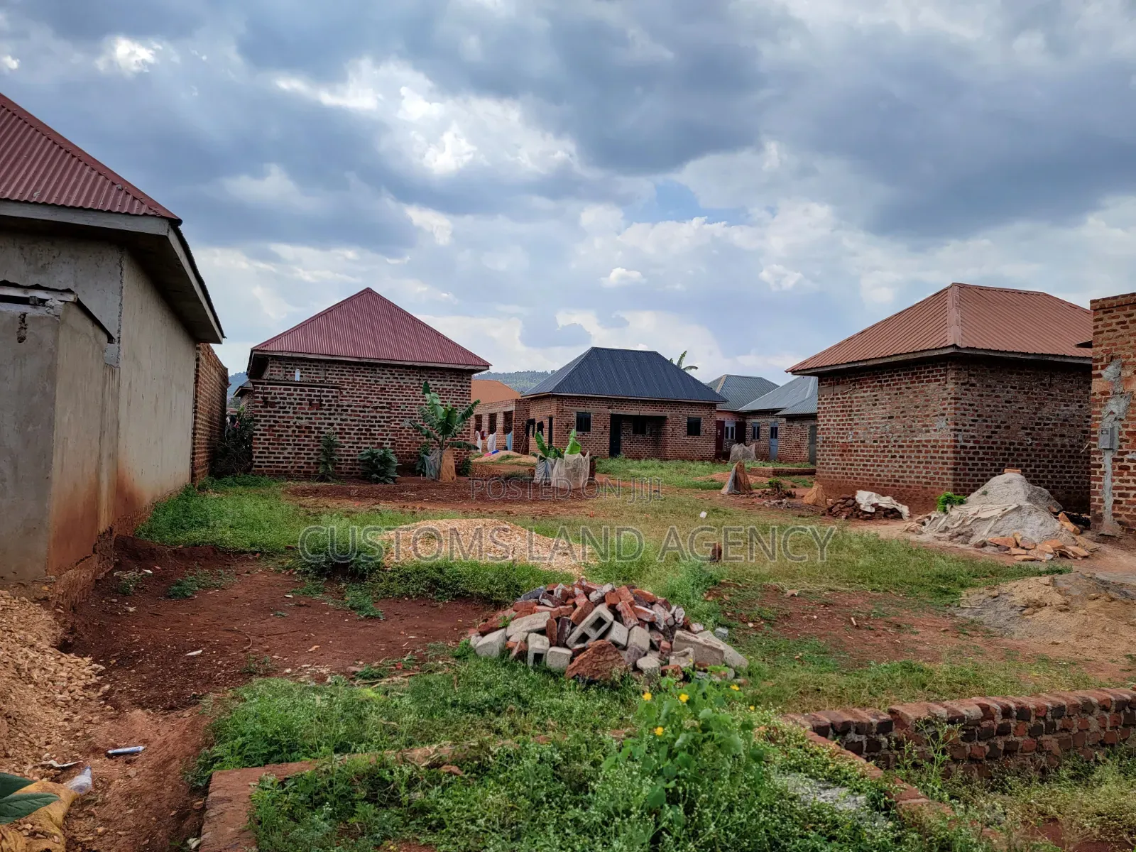 35ft by 35ft Wanyange Jinja City Plot on Quick Sale