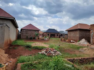 35ft by 35ft Wanyange Jinja City Plot on Quick Sale