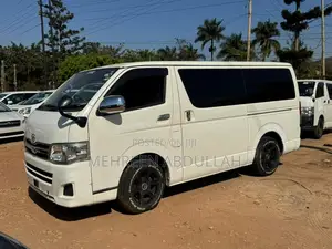 Toyota HiAce 2013 White