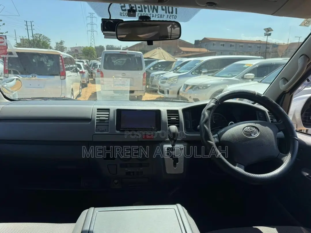 Toyota HiAce 2013 White