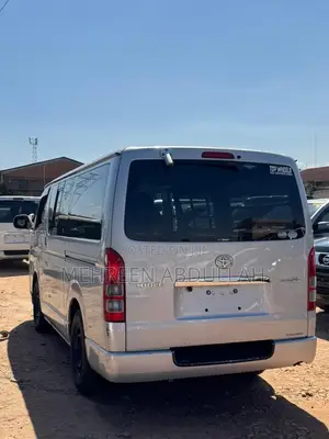 Toyota HiAce 2013 White
