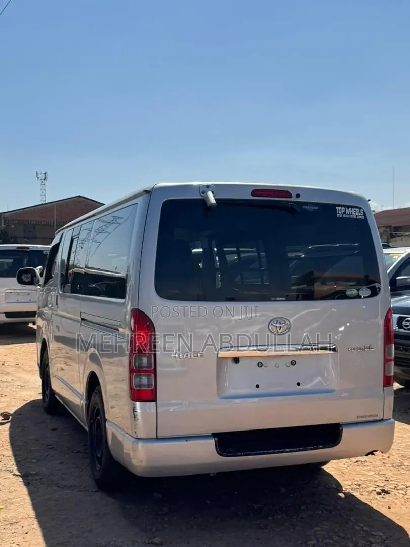 Toyota HiAce 2013 White