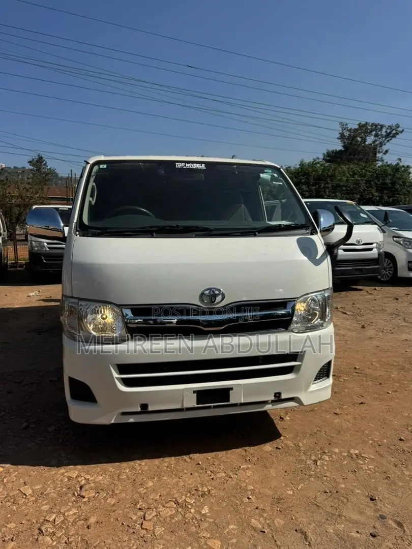 Toyota HiAce 2013 White