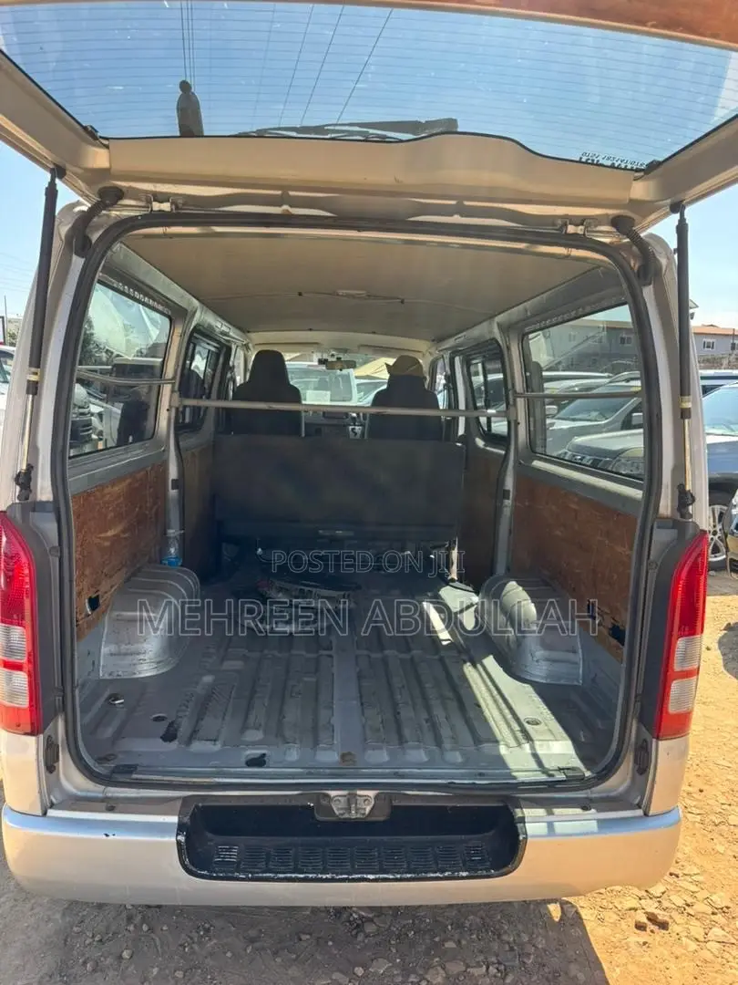 Toyota HiAce 2013 White