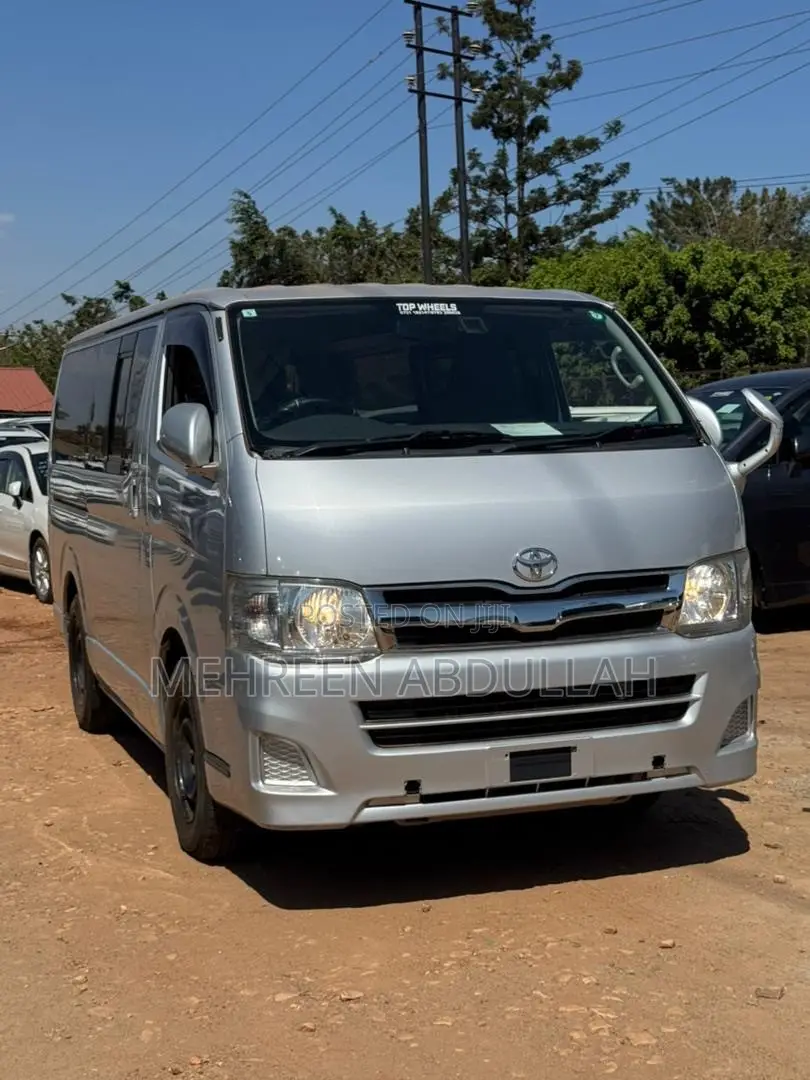 Toyota HiAce 2013 Silver