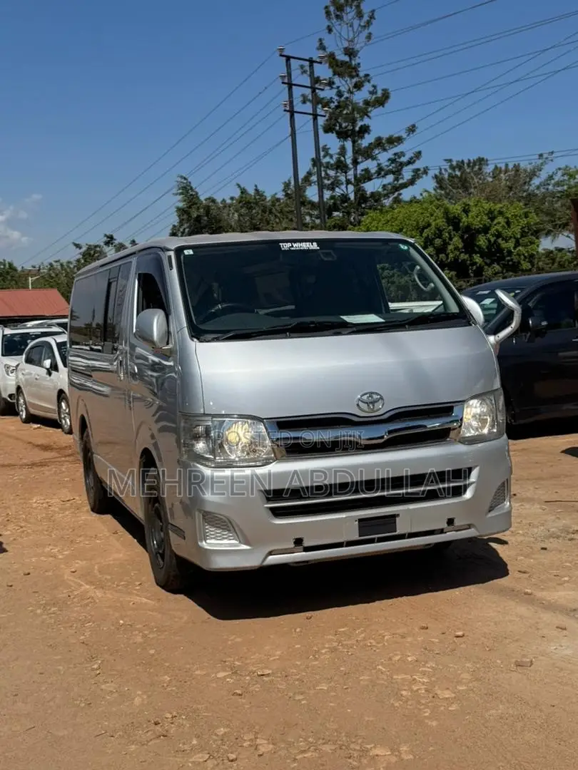 Toyota HiAce 2013 Silver