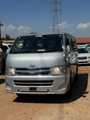 Toyota HiAce 2013 Silver