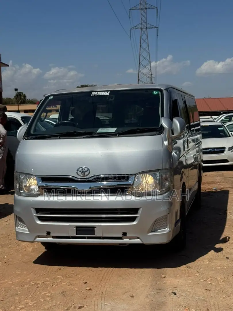 Toyota HiAce 2013 Silver