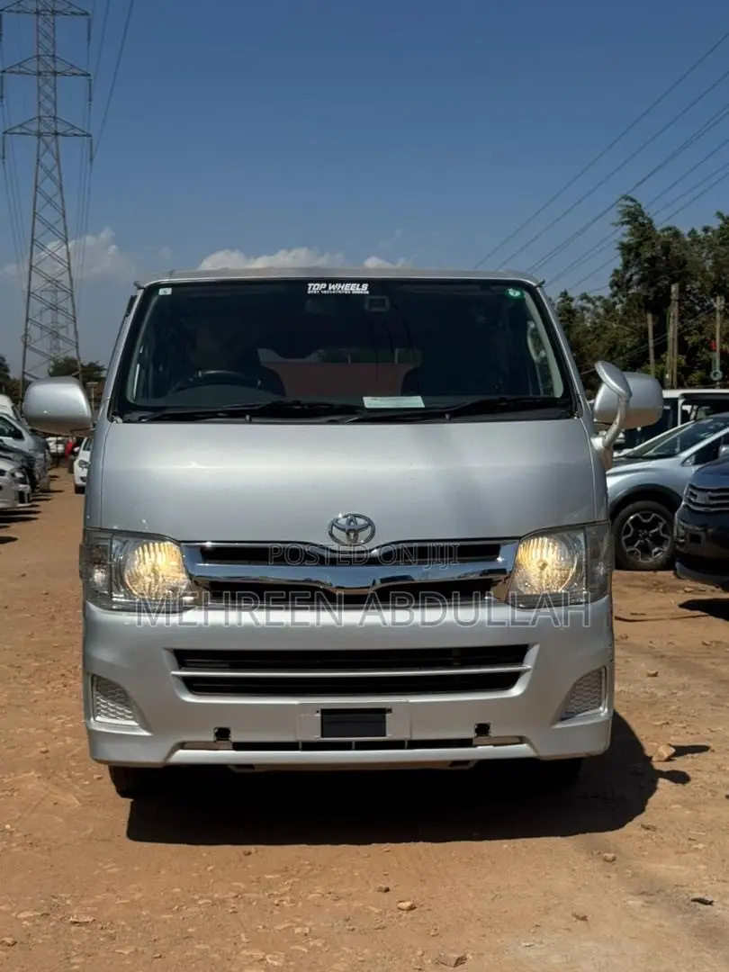 Toyota HiAce 2013 Silver