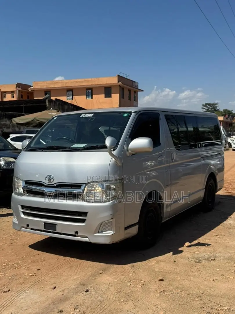 Toyota HiAce 2013 Silver