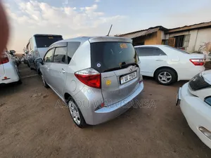Toyota Ractis 2012 Silver