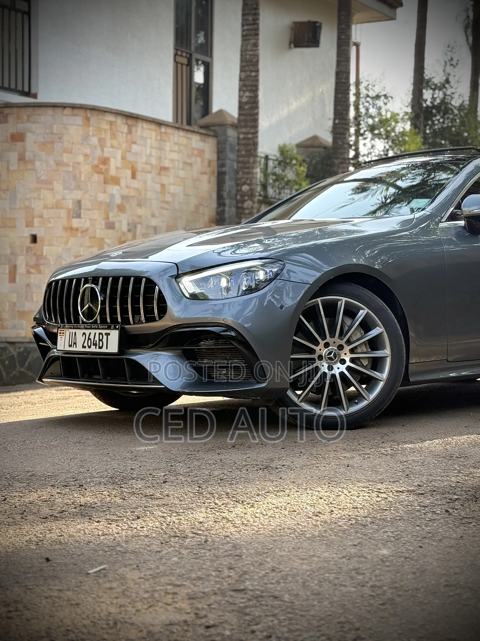 Mercedes-Benz E400 2022 Gray