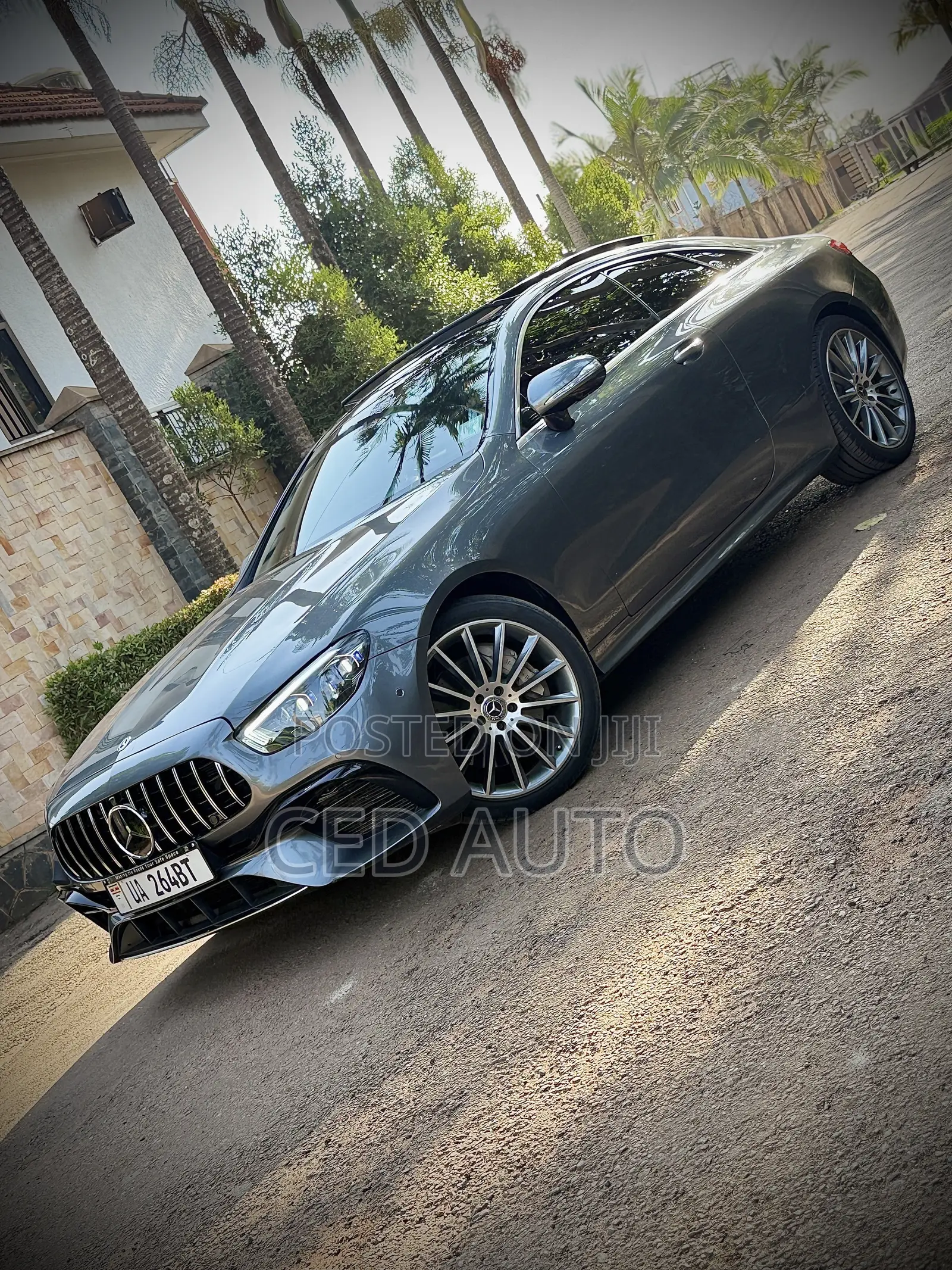 Mercedes-Benz E400 2022 Gray