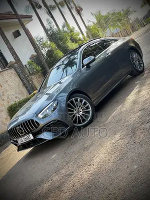 Mercedes-Benz E400 2022 Gray