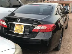 Nissan Fuga 2013 Black