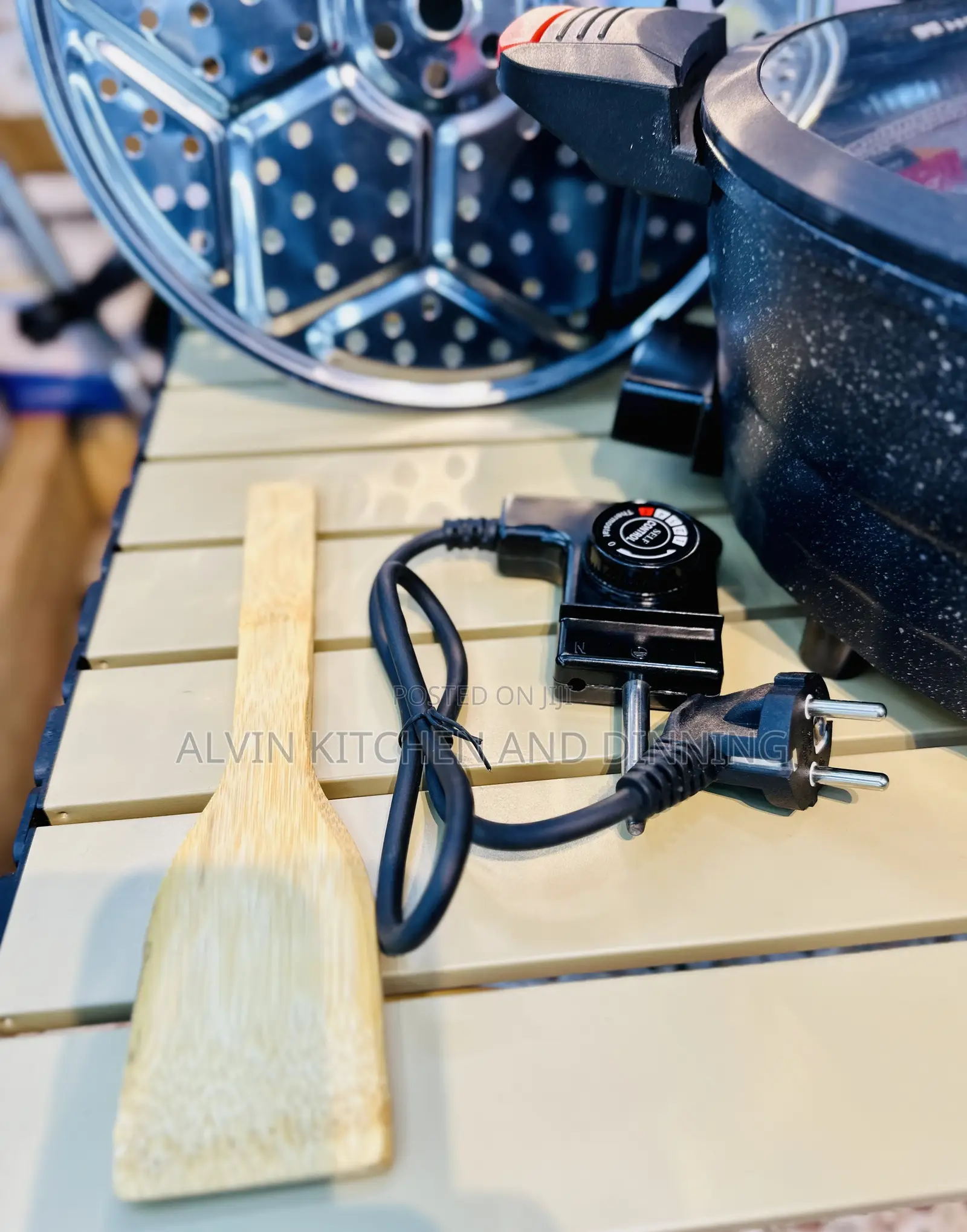 Multifunctional Electric Cooker With Steamer 8L