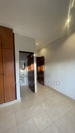 3bdrm House in Ssabagabo-Makindye for rent