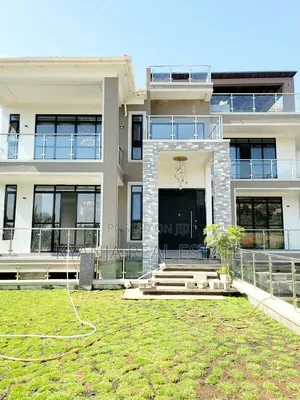 7bdrm Mansion in Lubowa Estates, Wakiso / Wakiso for sale