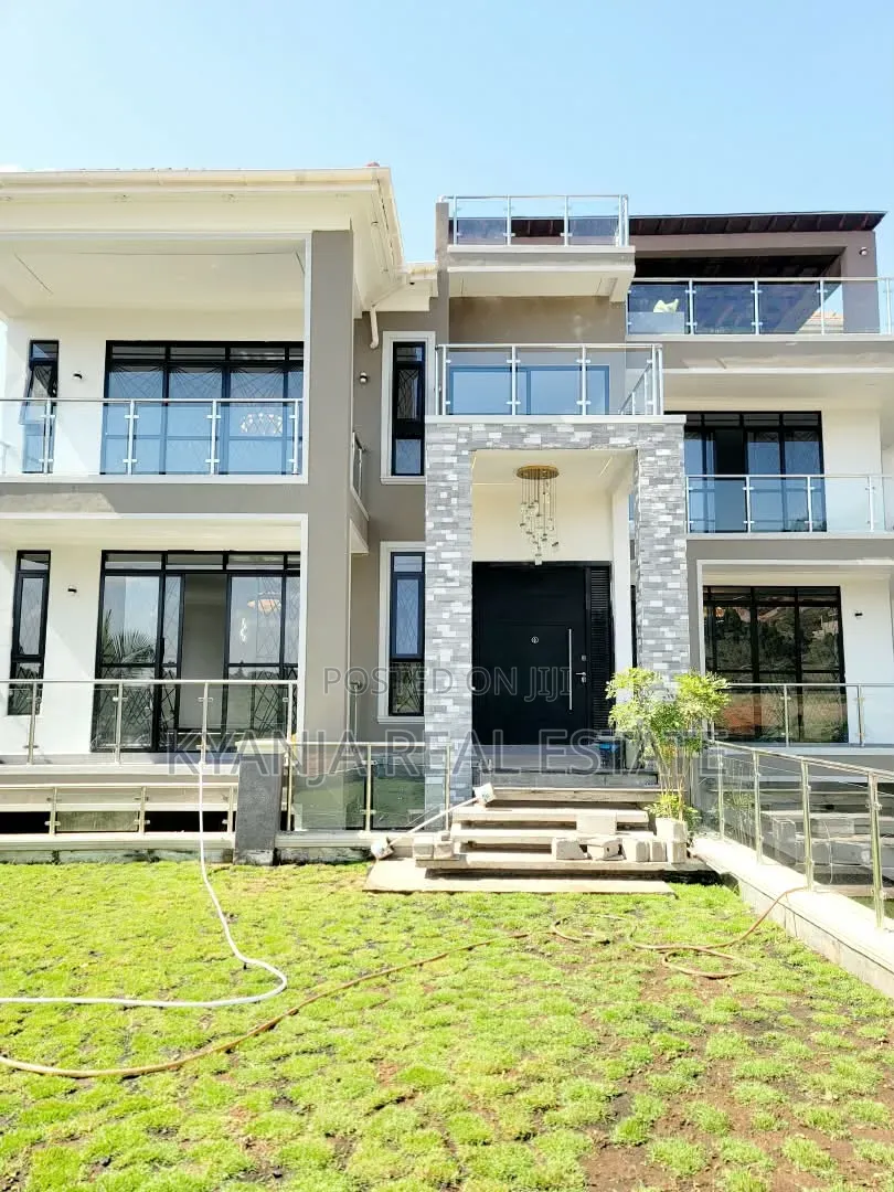 7bdrm Mansion in Lubowa Estates, Wakiso / Wakiso for sale