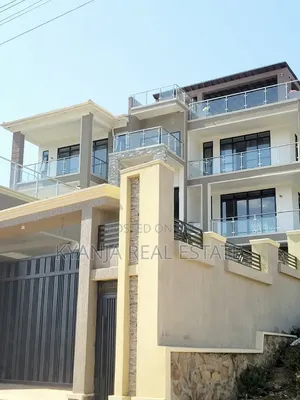 7bdrm Mansion in Lubowa Estates, Wakiso / Wakiso for sale