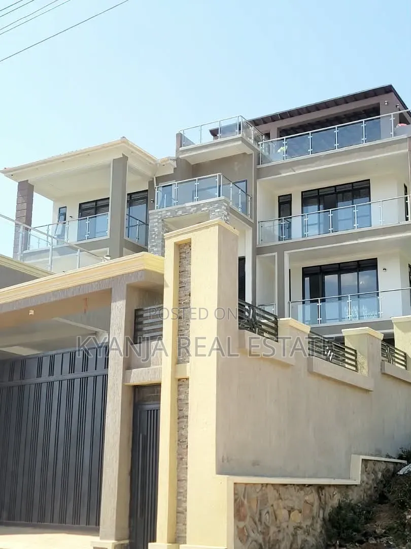 7bdrm Mansion in Lubowa Estates, Wakiso / Wakiso for sale