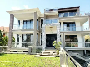 7bdrm Mansion in Lubowa Estates, Wakiso / Wakiso for sale