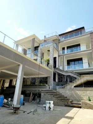 7bdrm Mansion in Lubowa Estates, Wakiso / Wakiso for sale