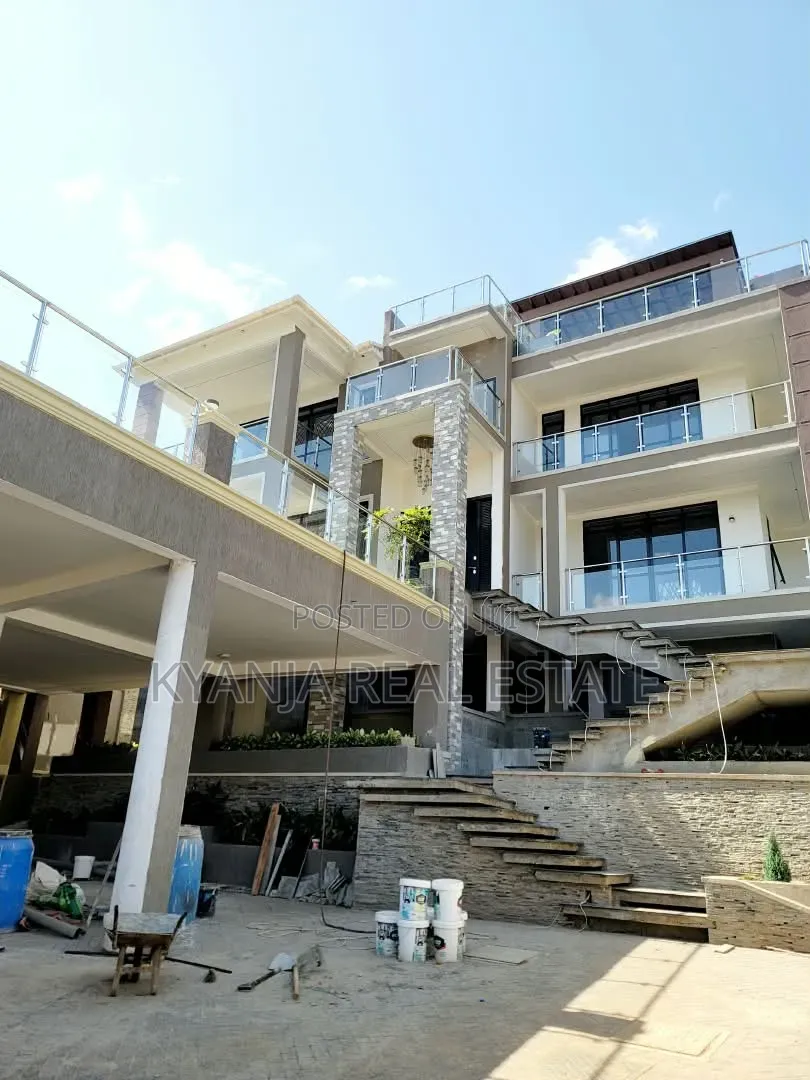 7bdrm Mansion in Lubowa Estates, Wakiso / Wakiso for sale