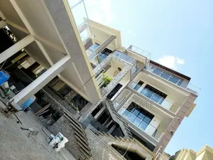 7bdrm Mansion in Lubowa Estates, Wakiso / Wakiso for sale