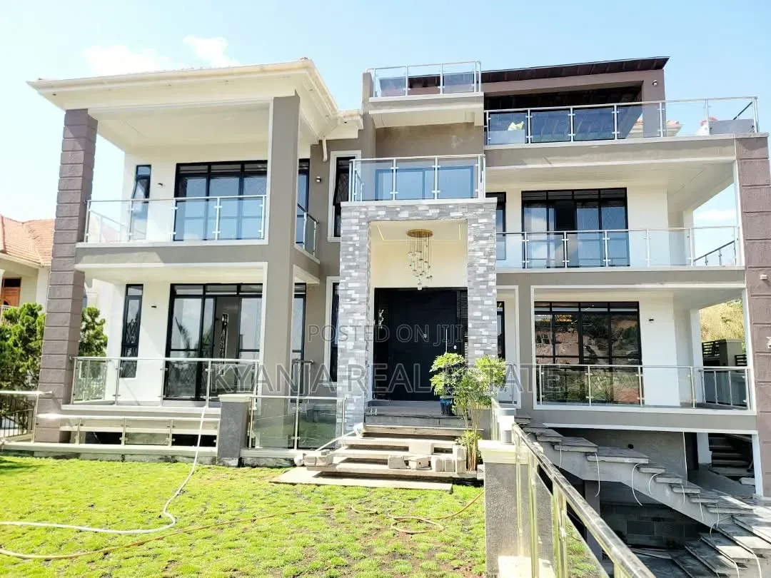 7bdrm Mansion in Lubowa Estates, Wakiso / Wakiso for sale