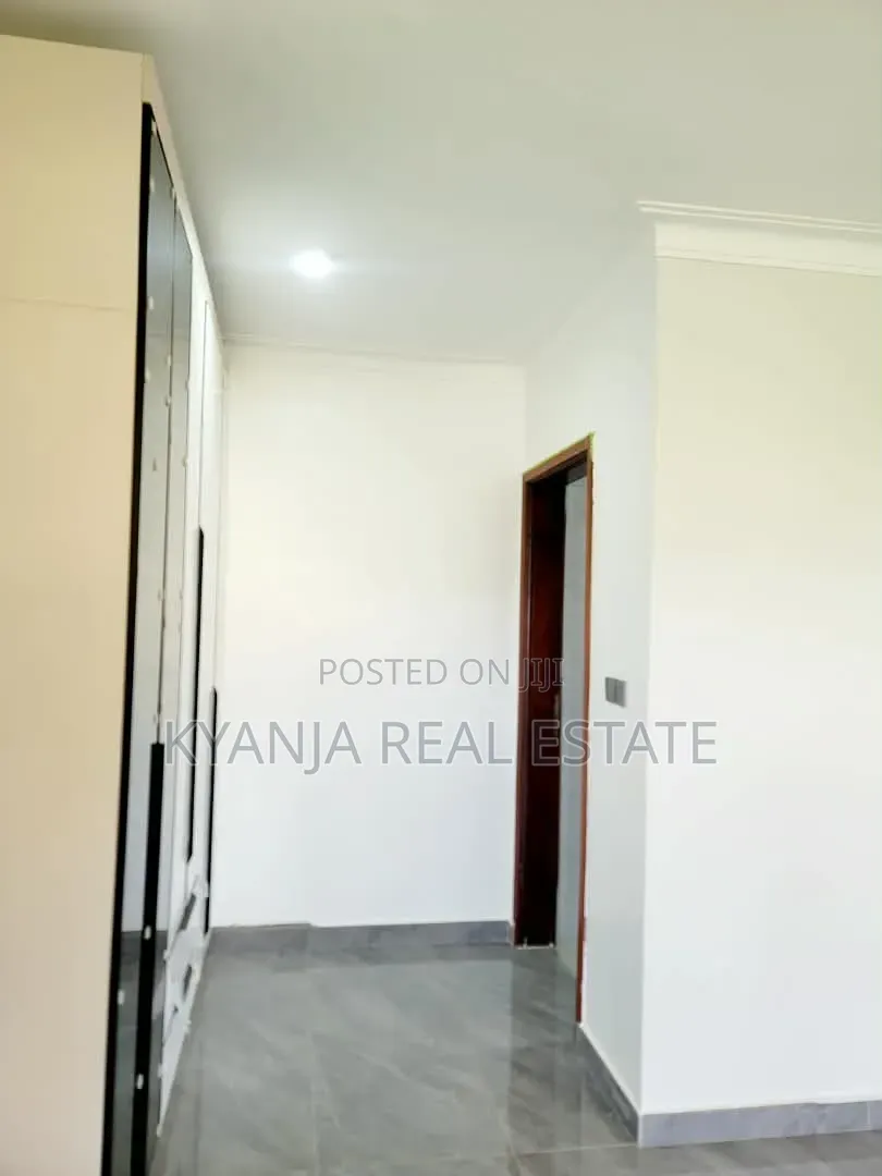 7bdrm Mansion in Lubowa Estates, Wakiso / Wakiso for sale