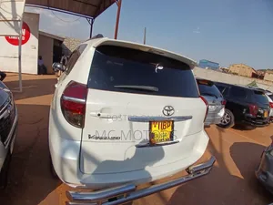 Toyota Vanguard 2010 White