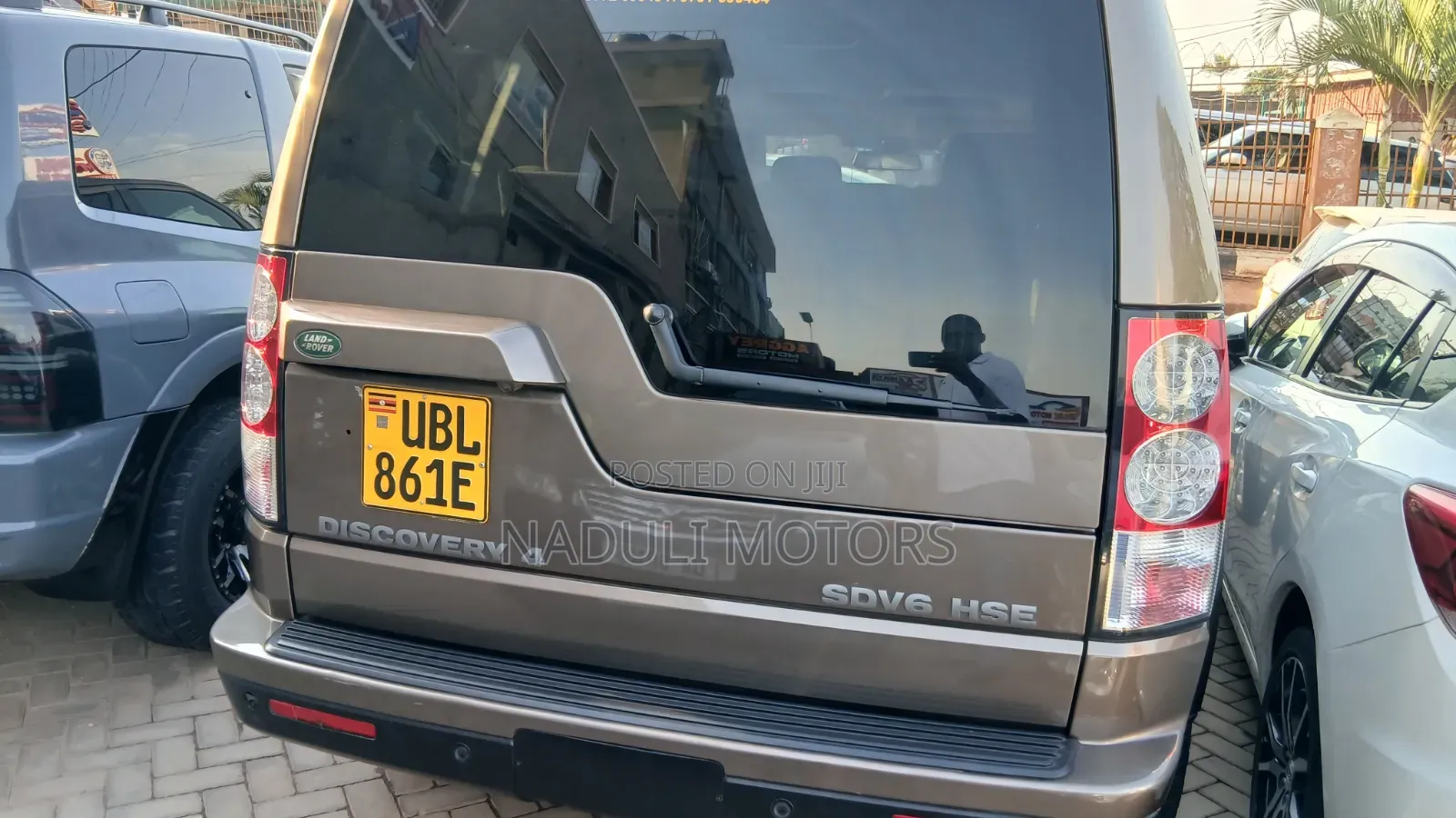 Land Rover Discovery 2012 Gold