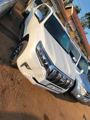 Toyota Land Cruiser 2017 White