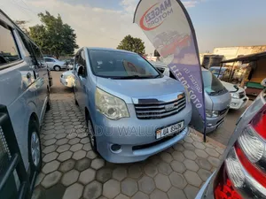 Toyota Noah 2012 Gray