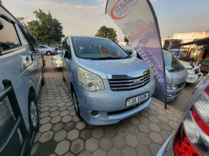 Toyota Noah 2012 Gray