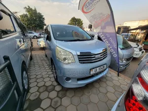 Toyota Noah 2012 Gray