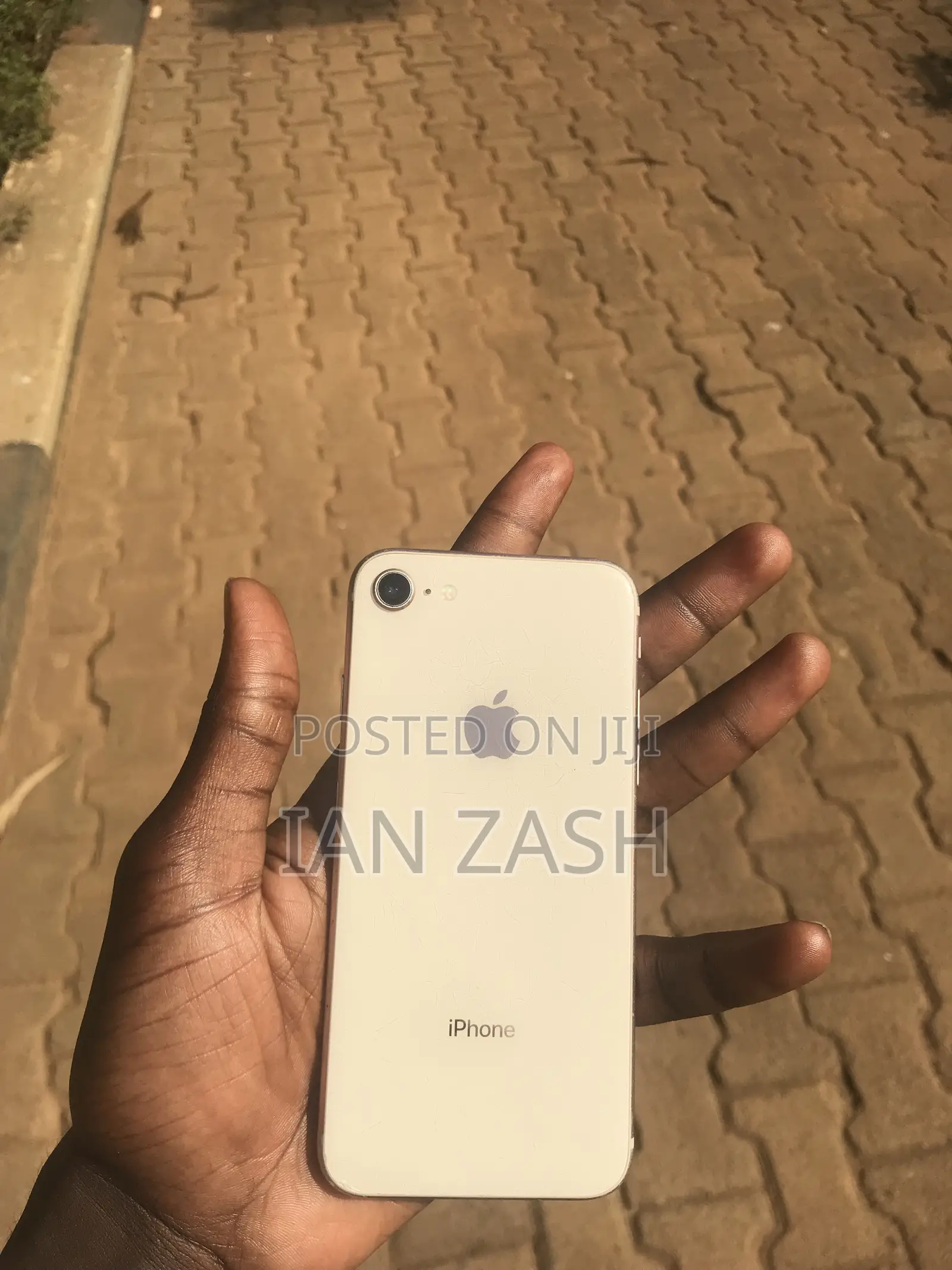Apple iPhone 8 64 GB White