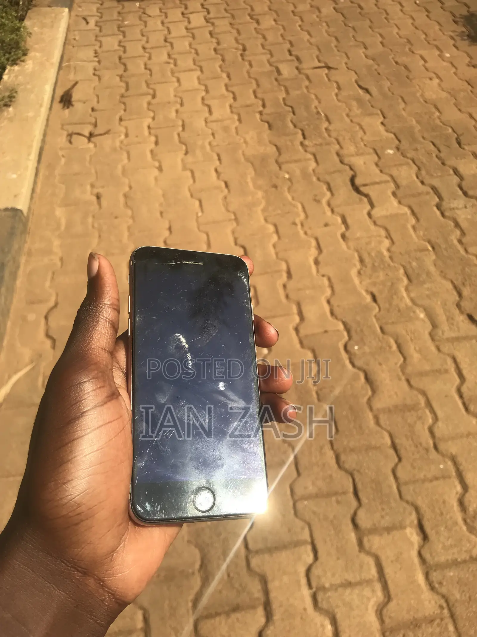 Apple iPhone 8 64 GB White