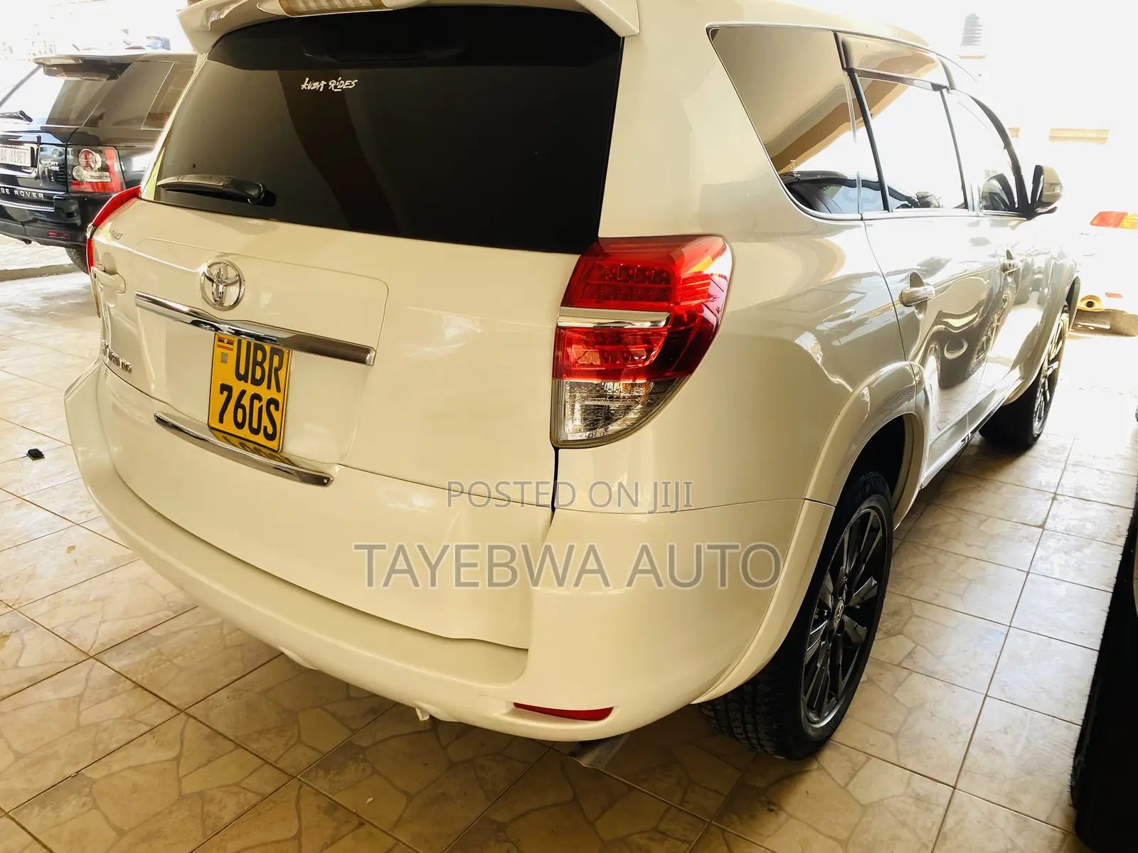 Toyota Vanguard 2011 White