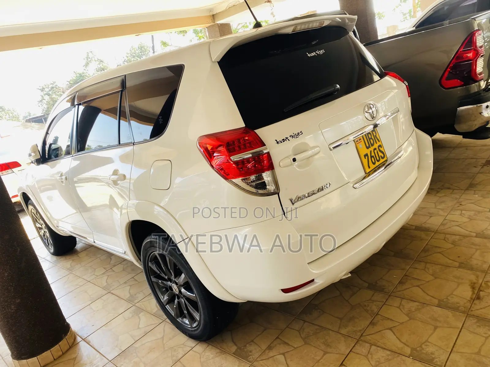 Toyota Vanguard 2011 White