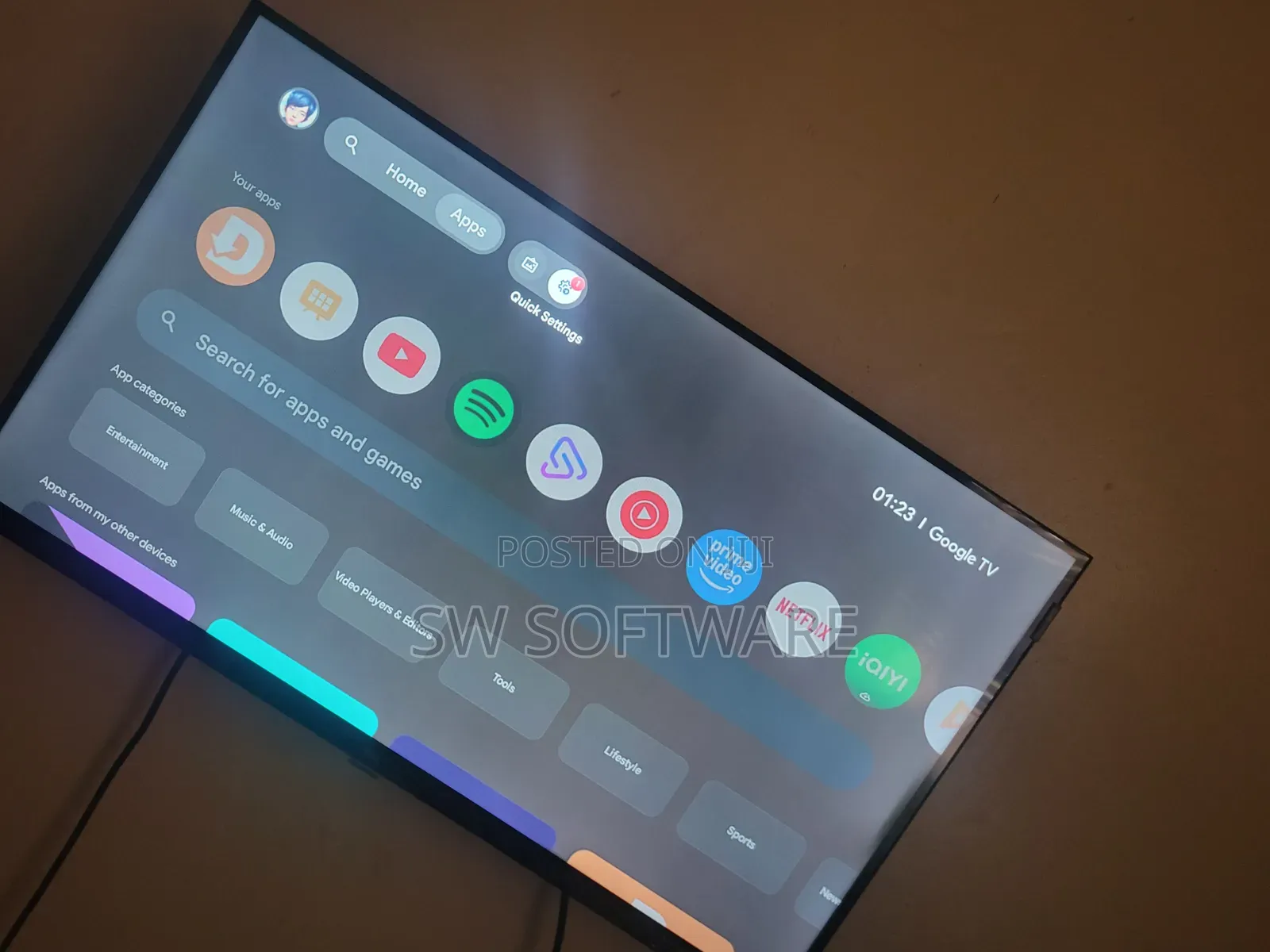 TCL Smart TV 32inch Still in Good Condition