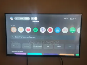 TCL Smart TV 32inch Still in Good Condition