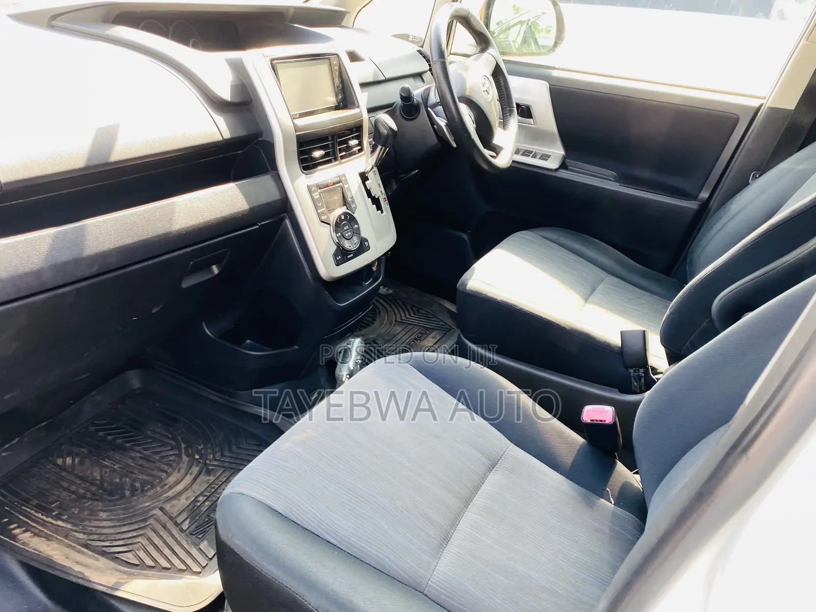 Toyota Noah 2011 White
