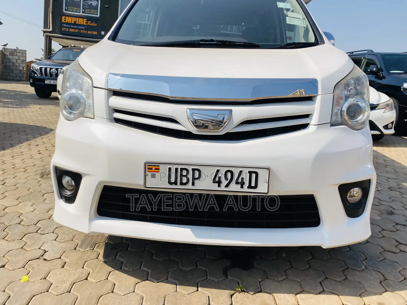 Toyota Noah 2011 White
