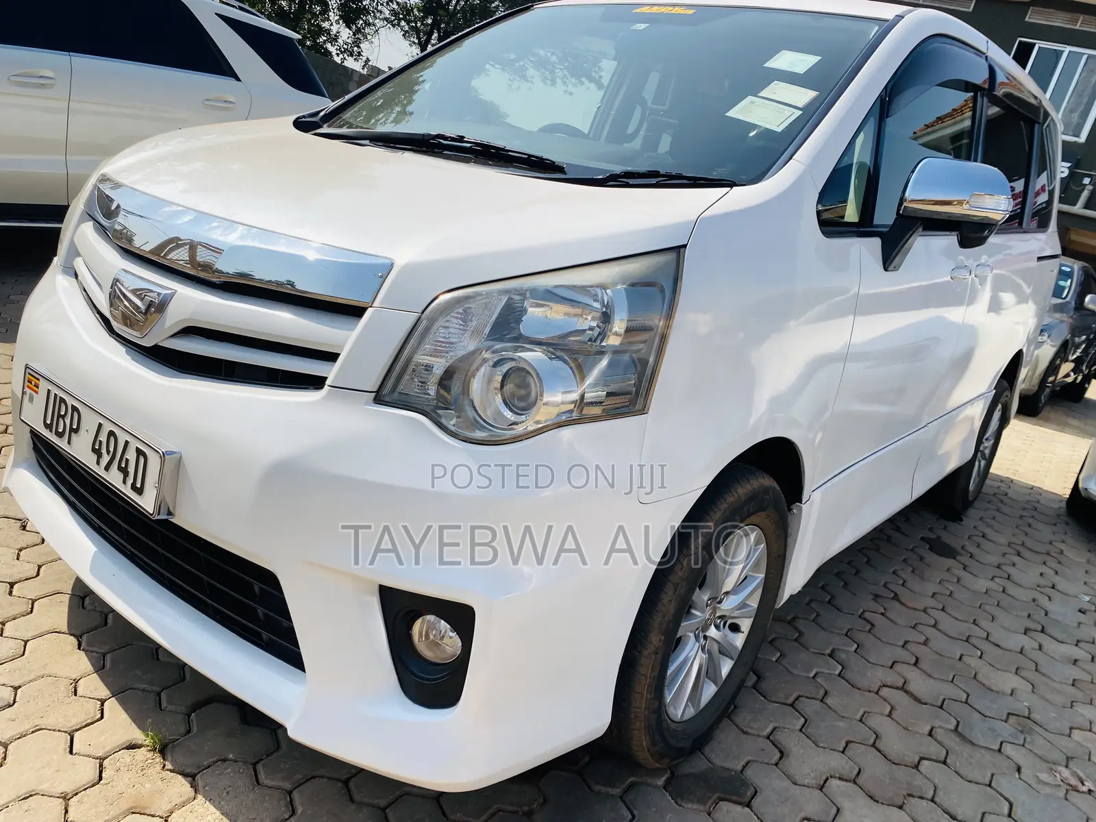 Toyota Noah 2011 White