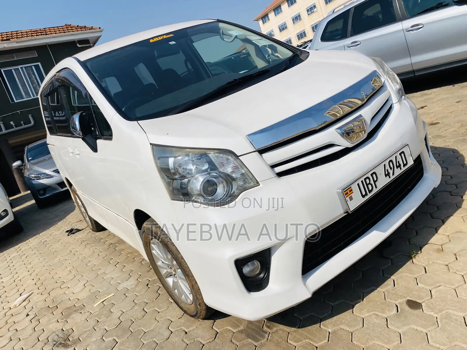 Toyota Noah 2011 White