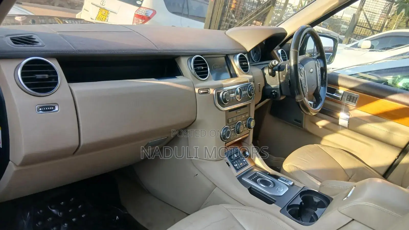 Land Rover Discovery 2012 Gold